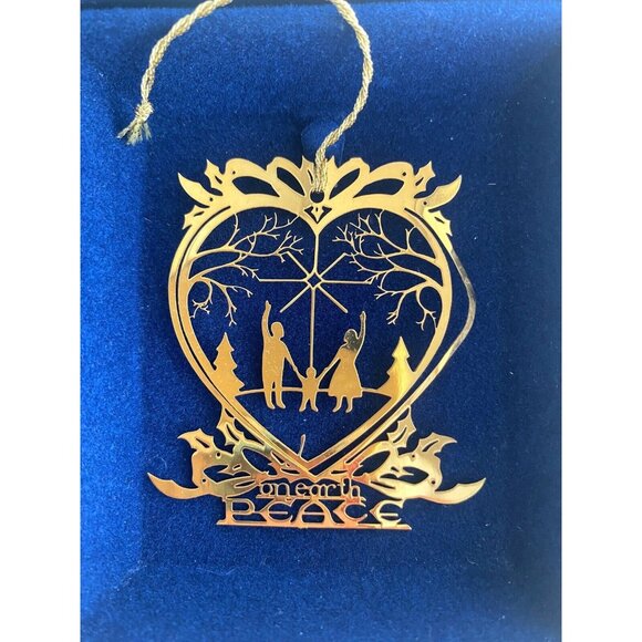 Peace On Earth Ornament 24 KT Gold Finish The Heart Of America Family 1991 - Picture 4 of 6